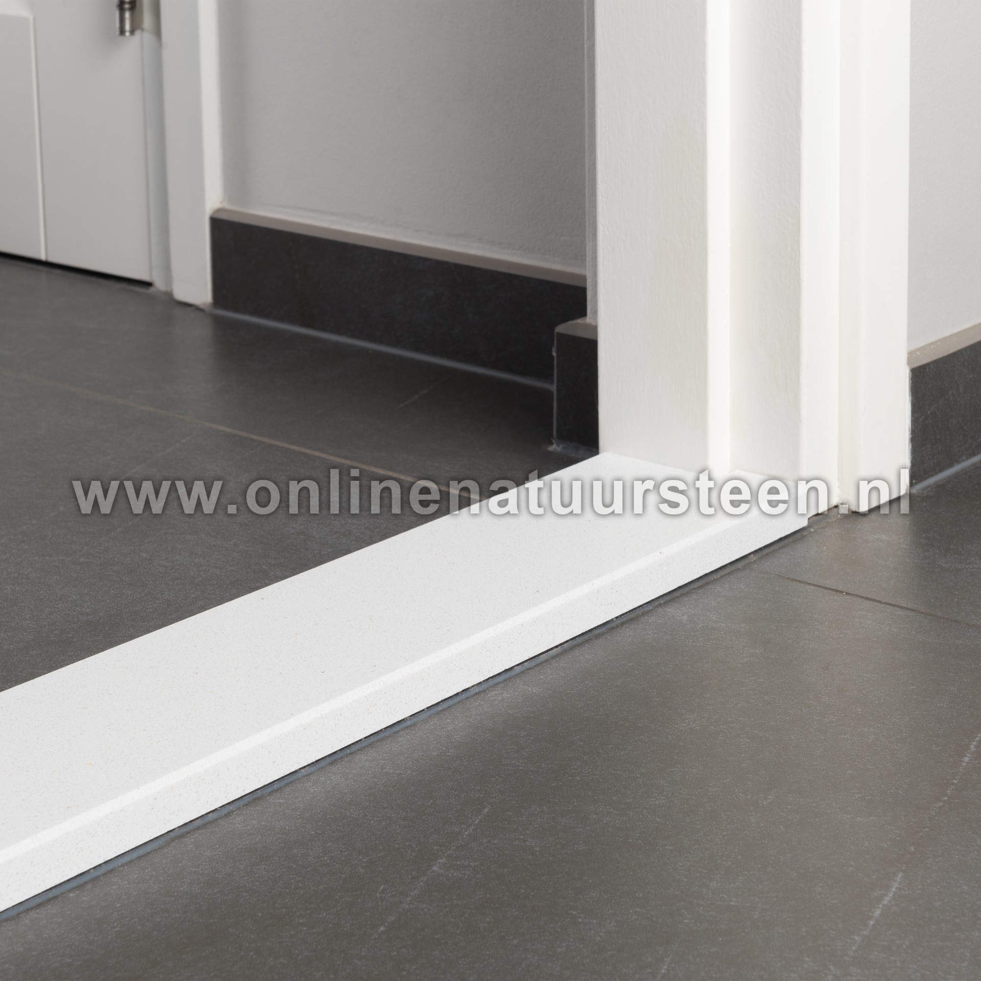 Galerij: Marmercomposiet Bianco C - 1,5 cm dik.