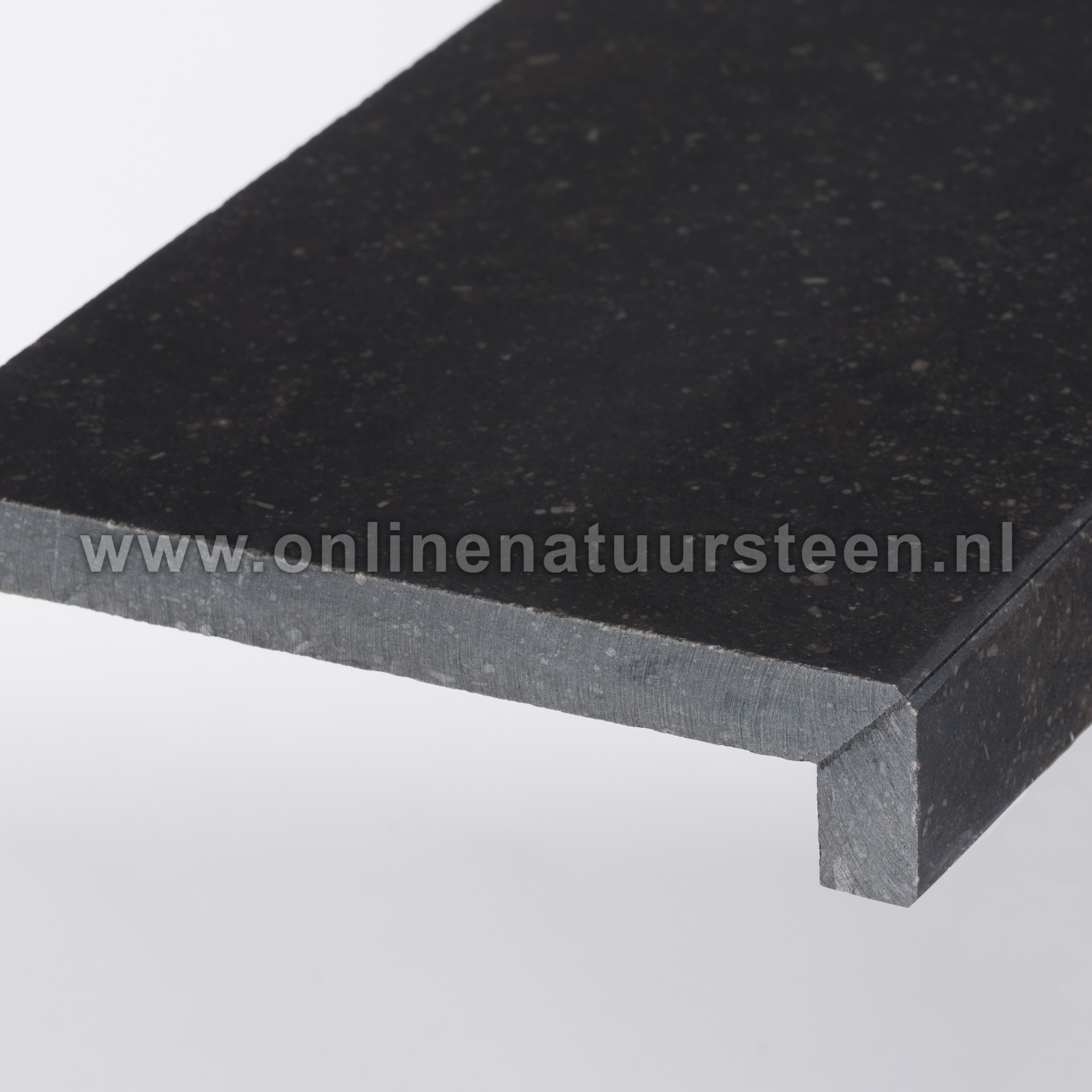 Galerij: Belgisch hardsteen (donker gezoet) 2cm dik aanzicht 2cm t/m 10cm dik.
