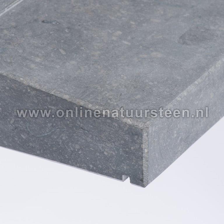 Galerij: Belgisch hardsteen gezoet geprofileerd - 6cm dik (achterzijde)